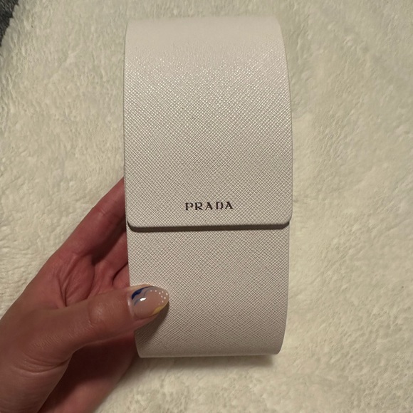 Prada heritage 59mm oversized Sunglasses. - Picture 4 of 4